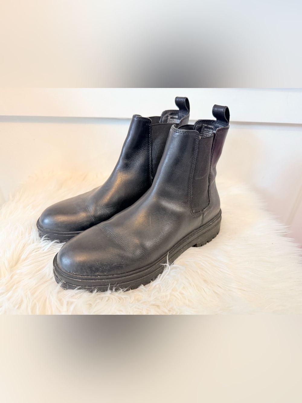 • Steve Madden Black Leather Alamo Chelsea Boots